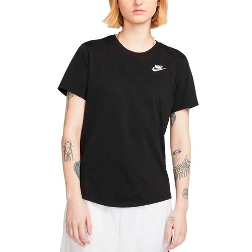 Remera Nike Sportswear Club Essentials