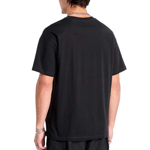 Remera New Balance Linear Graphic