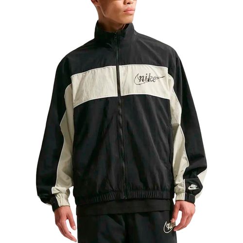 Campera Nike Sportswear Club Lightweight