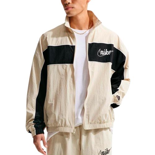Campera Nike Sportswear Club Lightweight