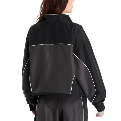 Campera New Balance Trackside Woven Negra